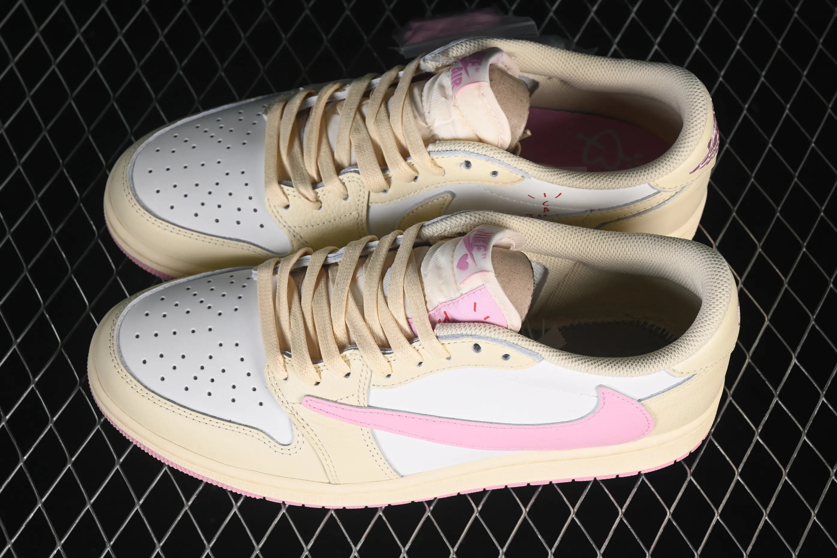 All Categories Air Jordan Jordan series basketball shoes Air Jordan 1 Low Travis Scott x Air Jordan 1 Low OG AJ1 Joe 1 joint overhead hook IQ7604-100